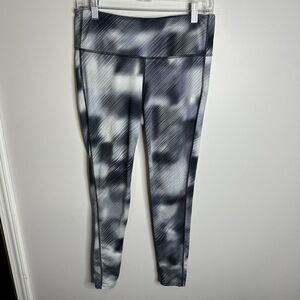 Women's Athleta Size Medium Chaturanga High Rise Leggings Alpine Pattern‎